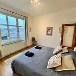 Bellevue - Grand Pour 5 Sur Les Quais De La Meuse *