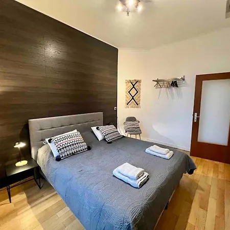 Bellevue - Grand Pour 5 Sur Les Quais De La Meuse *