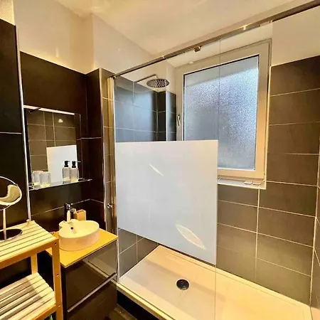 Bellevue - Grand Pour 5 Sur Les Quais De La Meuse