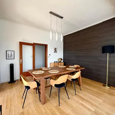 Bellevue - Grand Pour 5 Sur Les Quais De La Meuse *